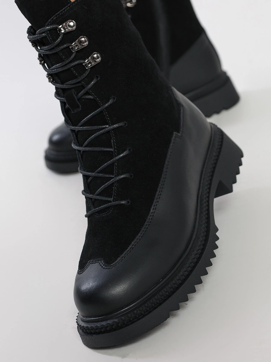 Ботинки черного цвета с молнией